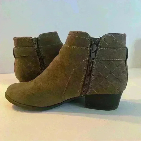 Unisa Women’s Ankle Boot Size 7.5 Taupe Side Zip Buckle Accent. - Picture 9 of 14